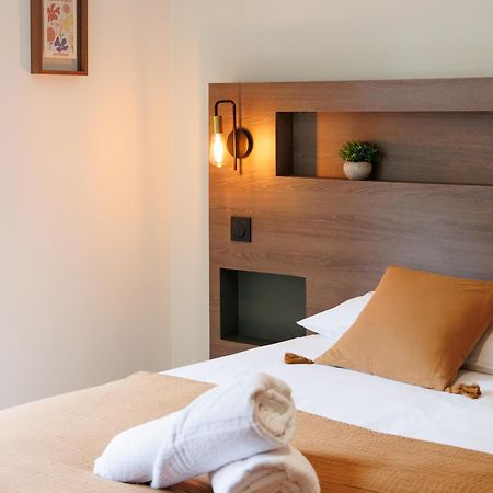 Appart'Hotel Le Corot - Acces Autonome - Saint-Junien Centre エクステリア 写真
