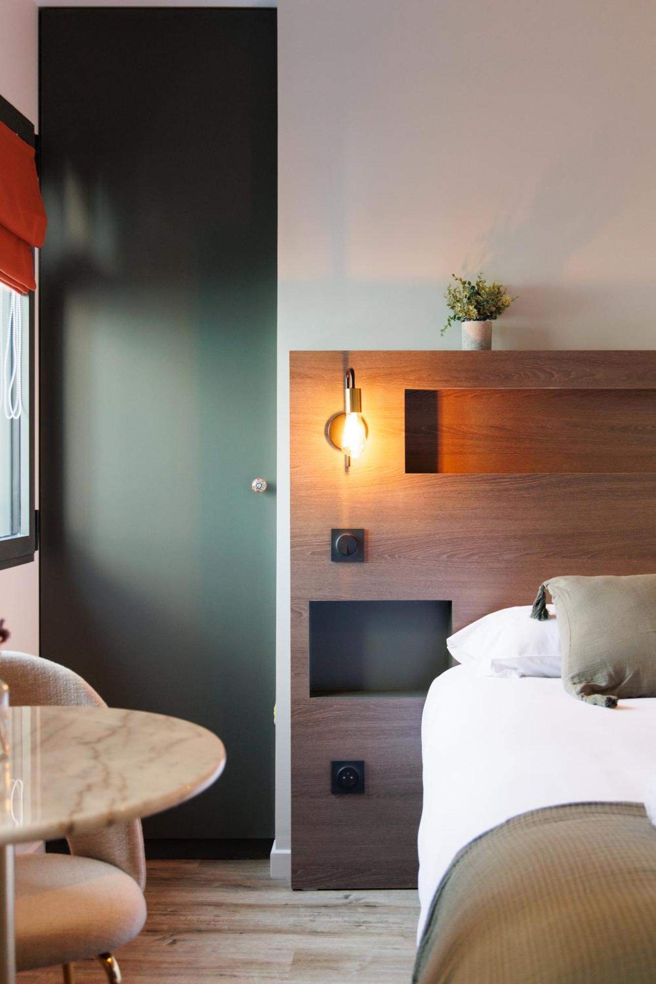 Appart'Hotel Le Corot - Acces Autonome - Saint-Junien Centre エクステリア 写真