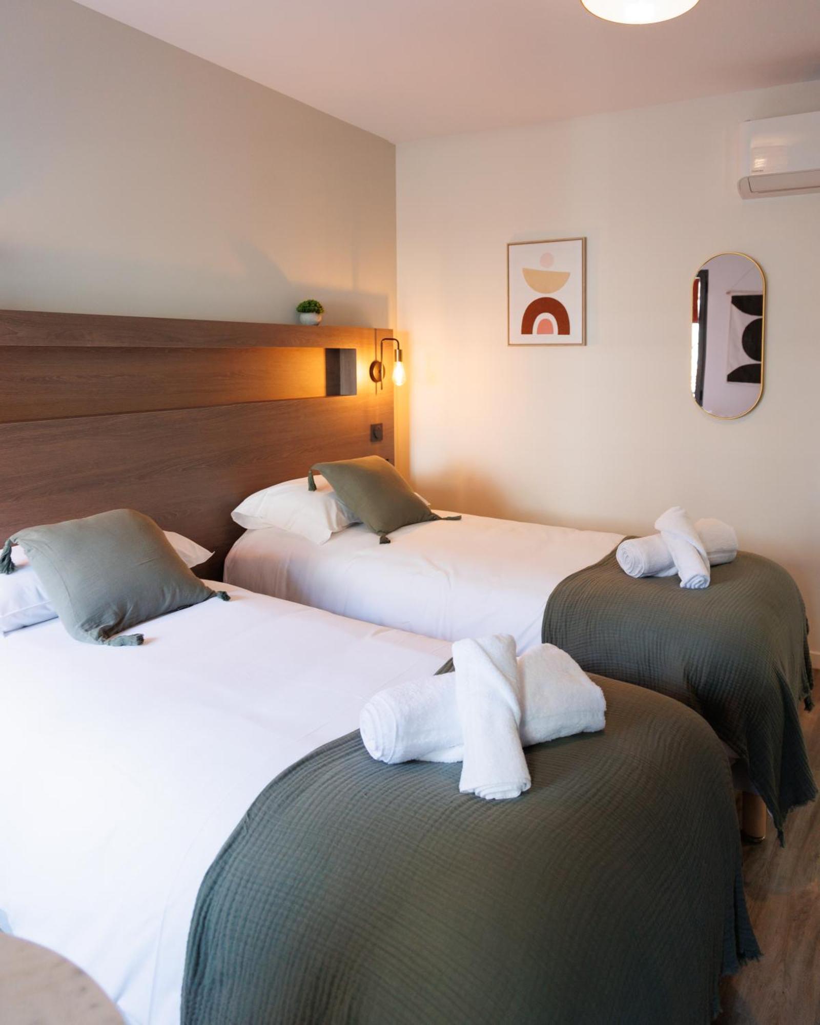 Appart'Hotel Le Corot - Acces Autonome - Saint-Junien Centre エクステリア 写真