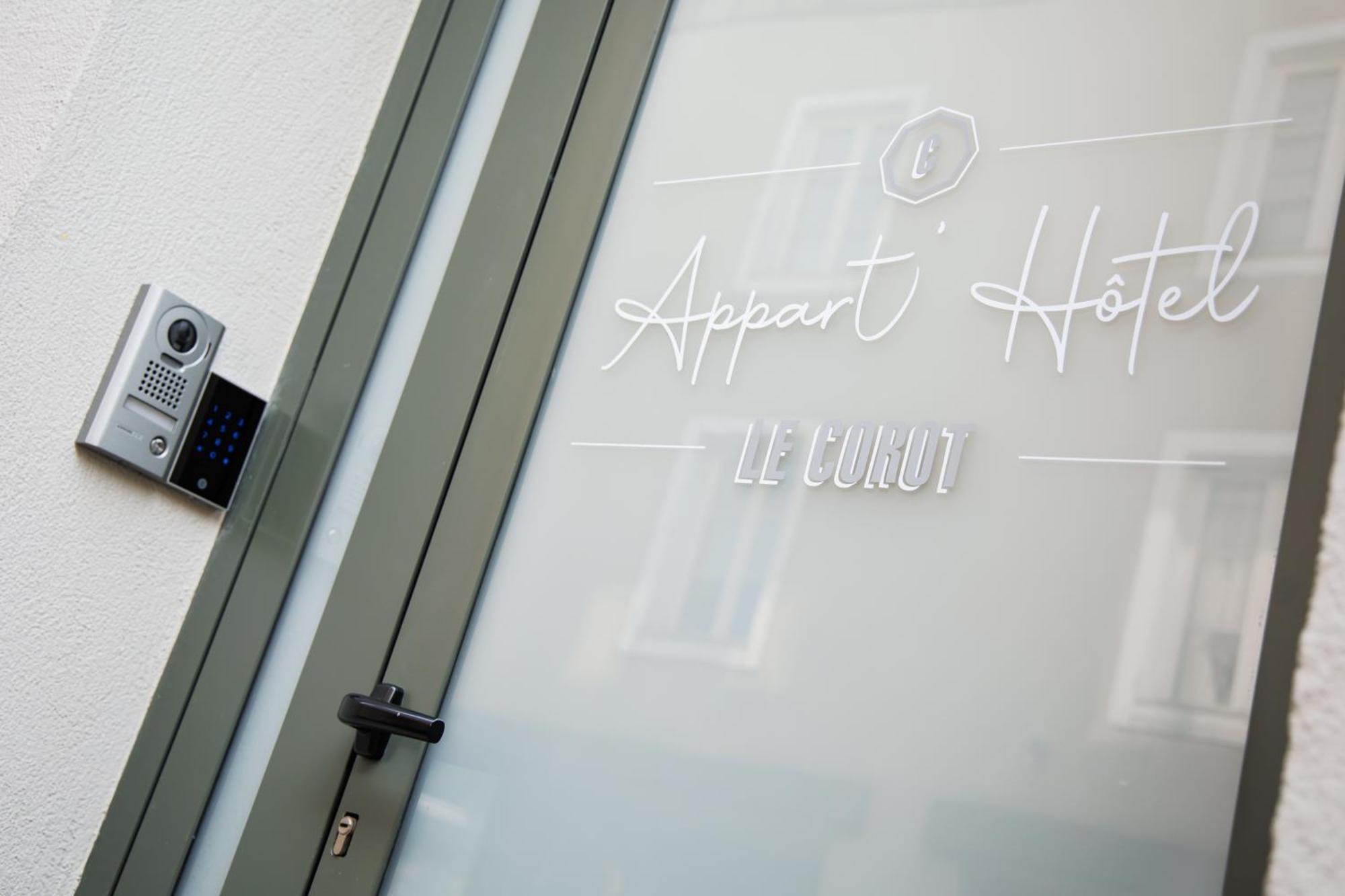 Appart'Hotel Le Corot - Acces Autonome - Saint-Junien Centre エクステリア 写真