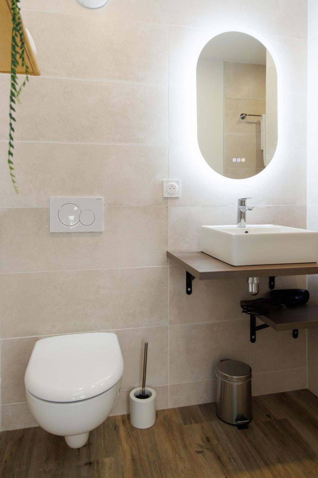 Appart'Hotel Le Corot - Acces Autonome - Saint-Junien Centre エクステリア 写真