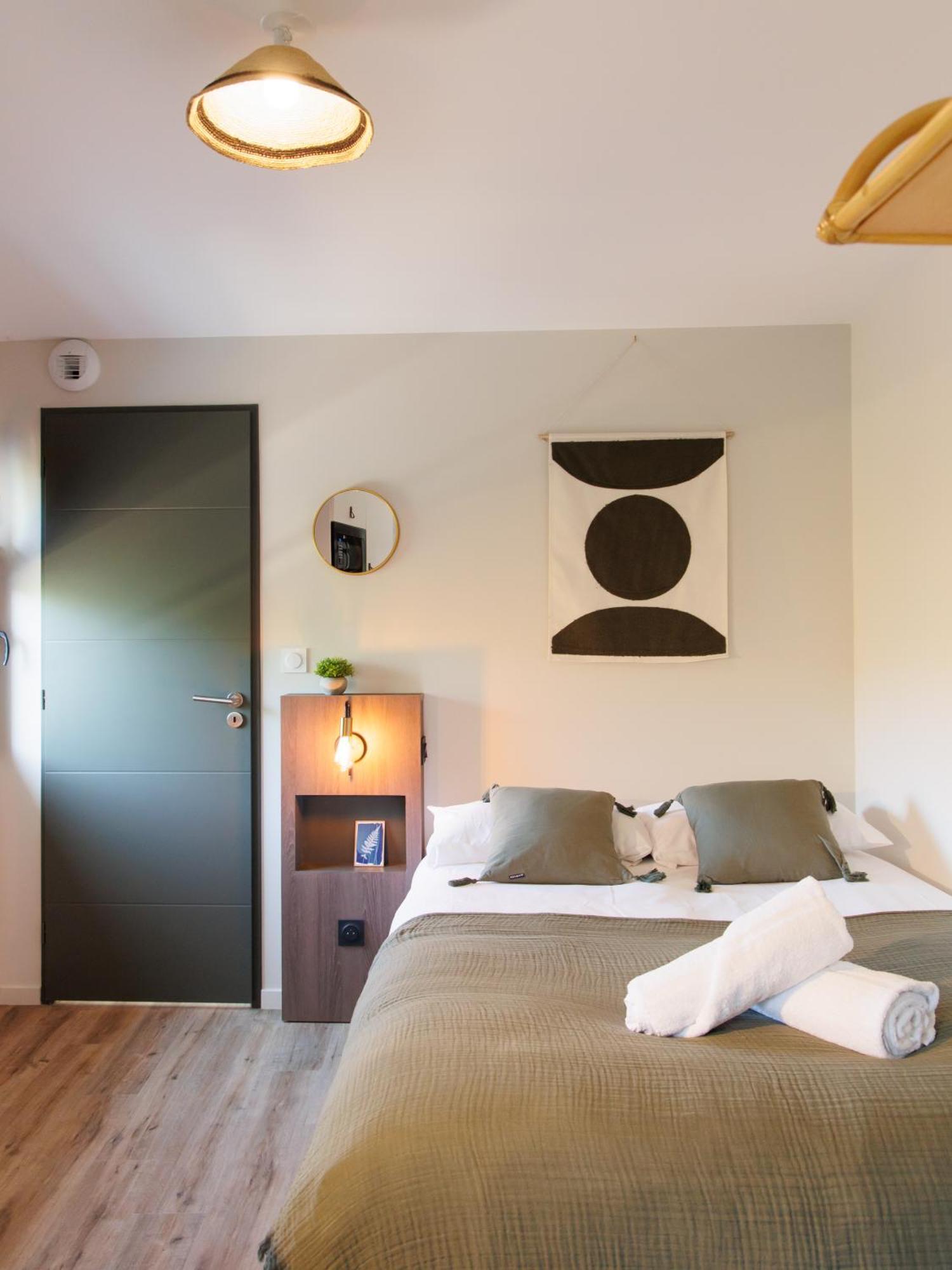 Appart'Hotel Le Corot - Acces Autonome - Saint-Junien Centre エクステリア 写真