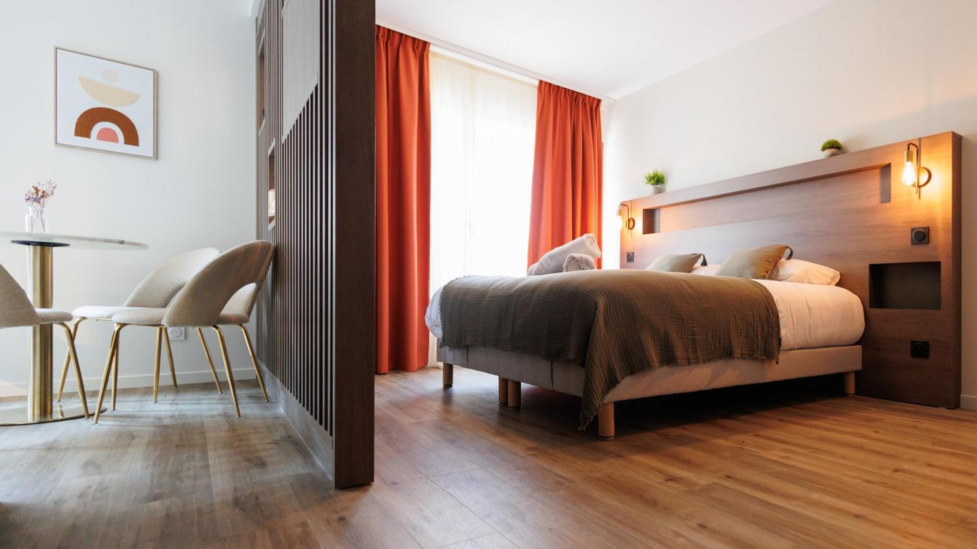 Appart'Hotel Le Corot - Acces Autonome - Saint-Junien Centre エクステリア 写真