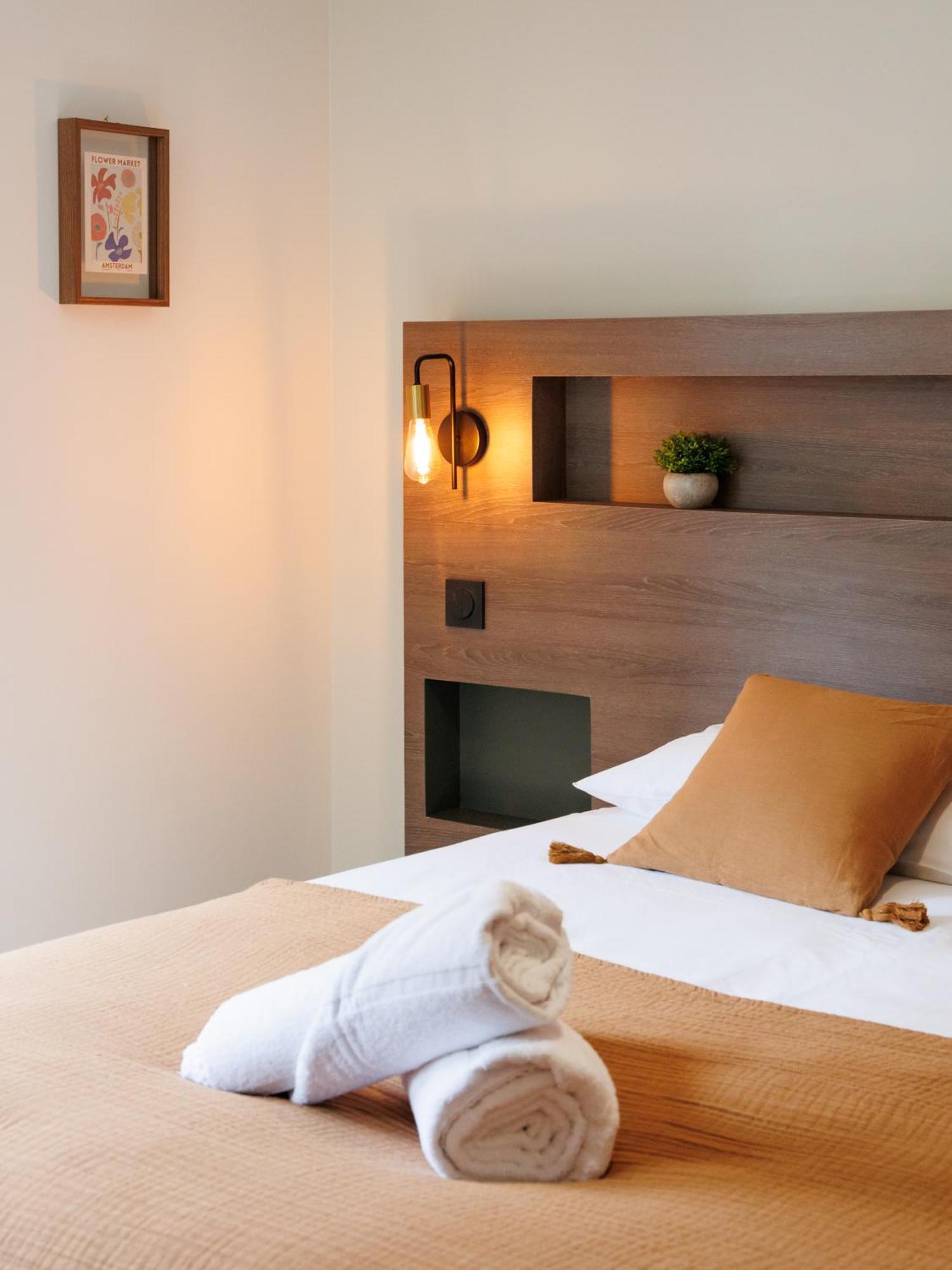 Appart'Hotel Le Corot - Acces Autonome - Saint-Junien Centre エクステリア 写真
