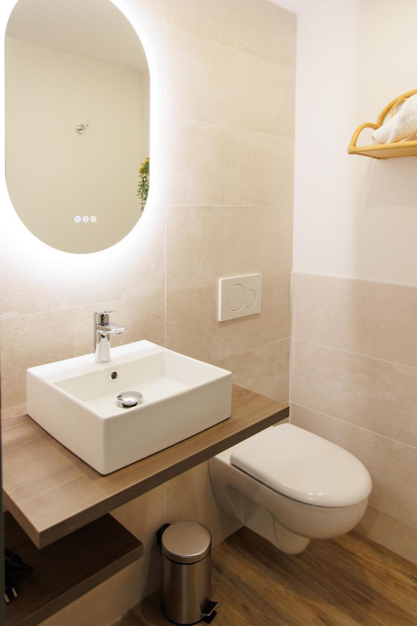 Appart'Hotel Le Corot - Acces Autonome - Saint-Junien Centre エクステリア 写真