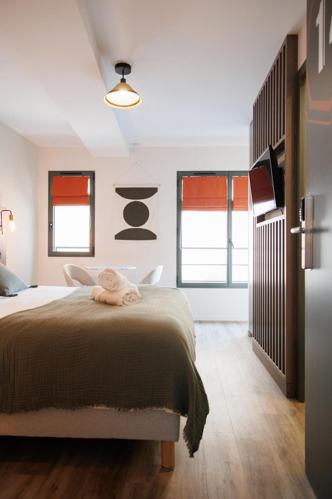 Appart'Hotel Le Corot - Acces Autonome - Saint-Junien Centre エクステリア 写真