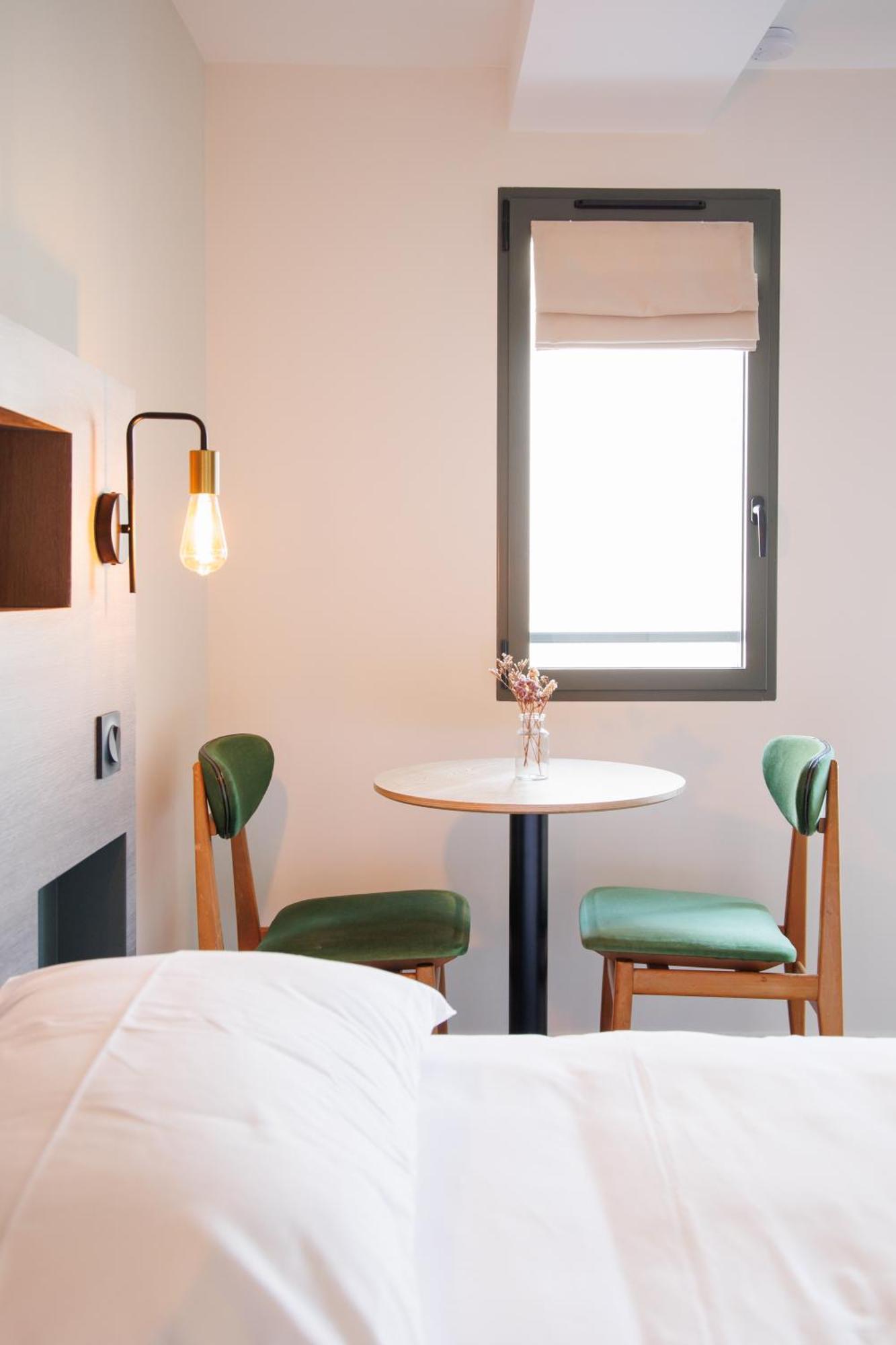 Appart'Hotel Le Corot - Acces Autonome - Saint-Junien Centre エクステリア 写真