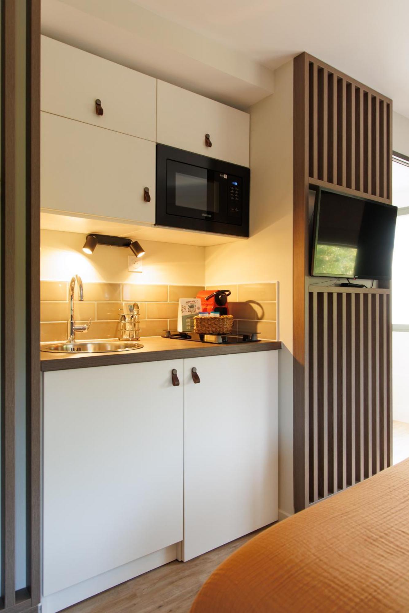 Appart'Hotel Le Corot - Acces Autonome - Saint-Junien Centre エクステリア 写真