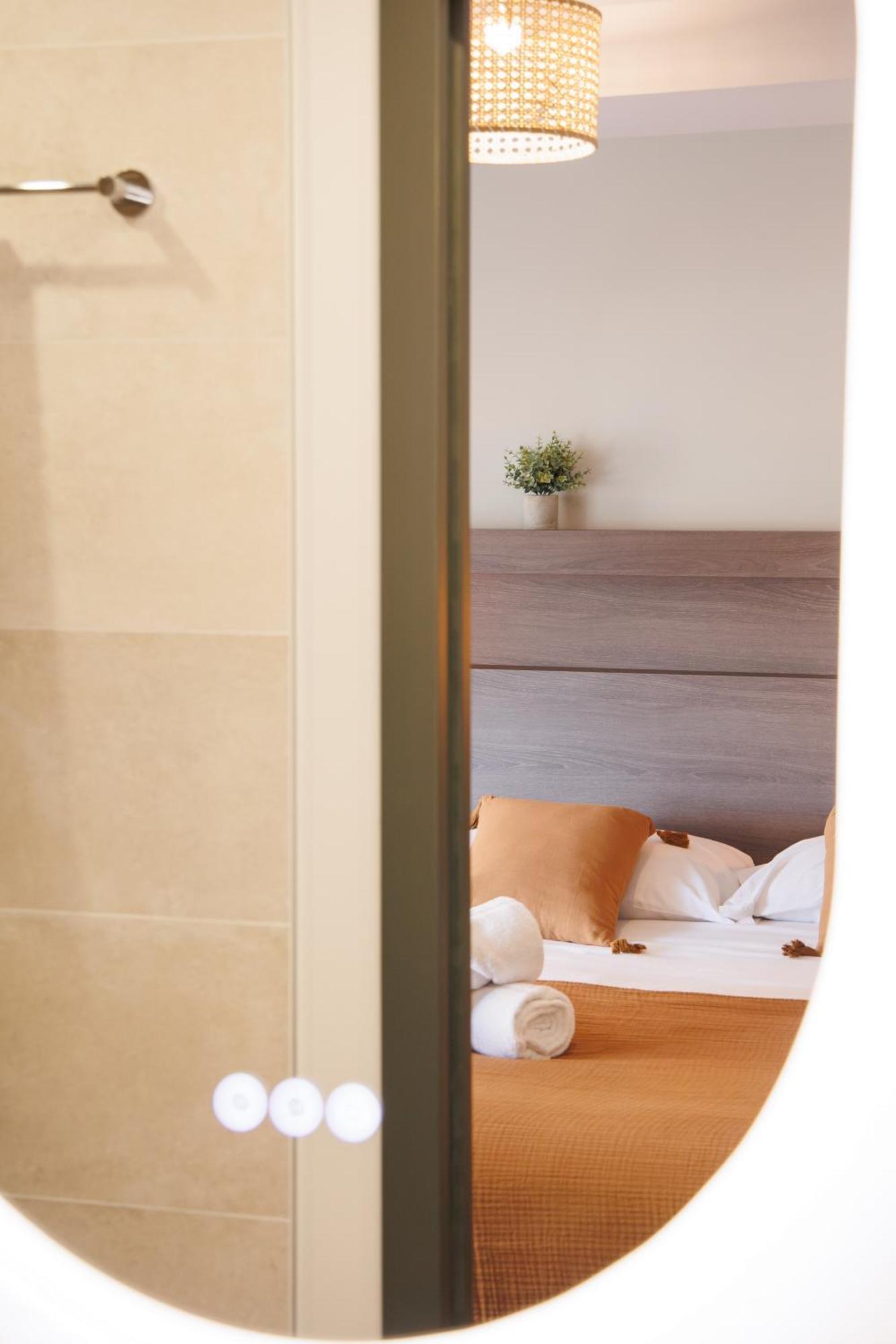 Appart'Hotel Le Corot - Acces Autonome - Saint-Junien Centre エクステリア 写真