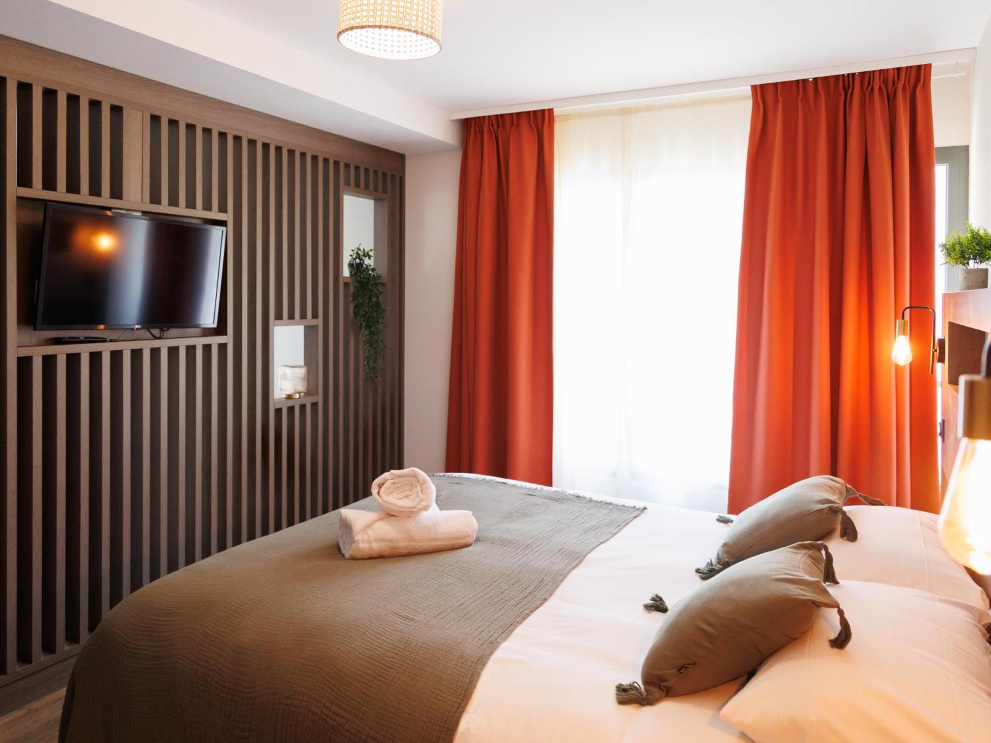 Appart'Hotel Le Corot - Acces Autonome - Saint-Junien Centre エクステリア 写真