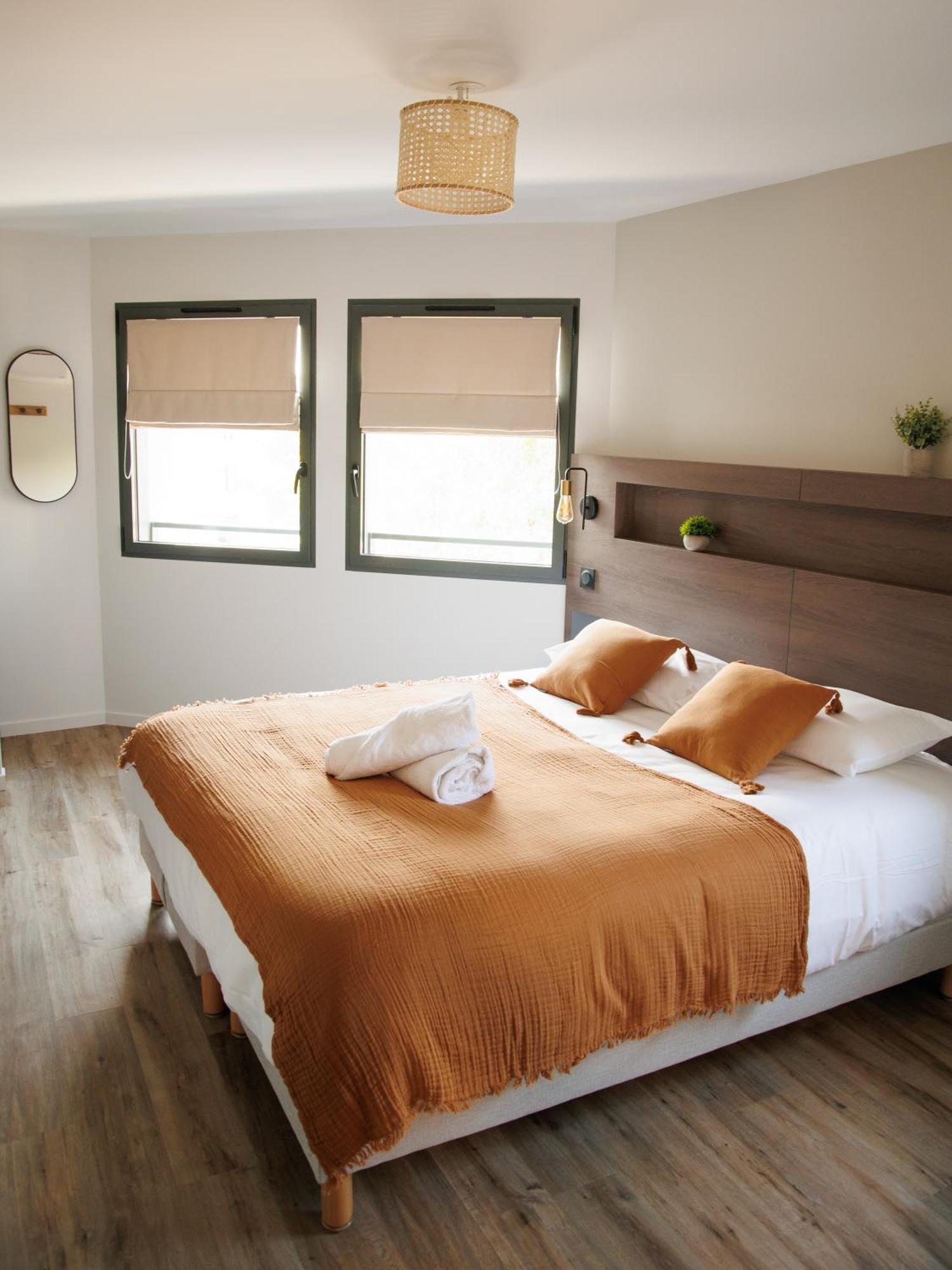 Appart'Hotel Le Corot - Acces Autonome - Saint-Junien Centre エクステリア 写真