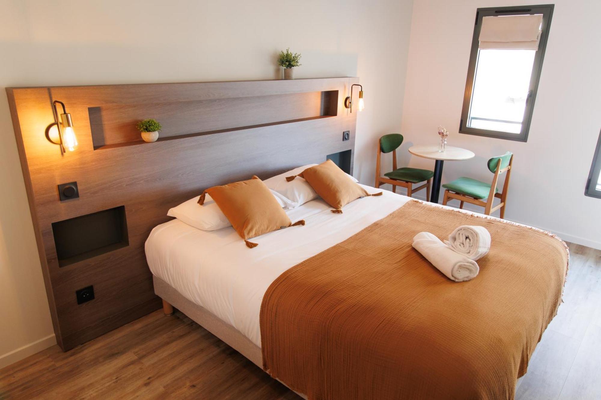 Appart'Hotel Le Corot - Acces Autonome - Saint-Junien Centre エクステリア 写真