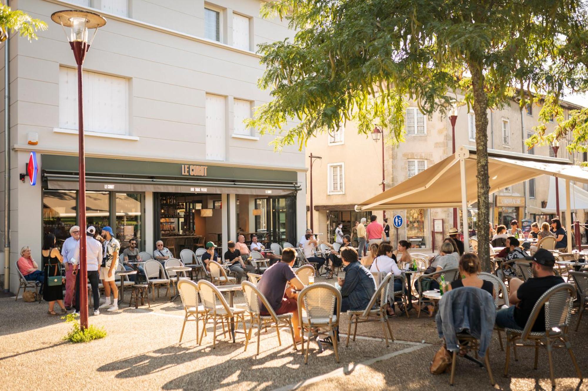 Appart'Hotel Le Corot - Acces Autonome - Saint-Junien Centre エクステリア 写真